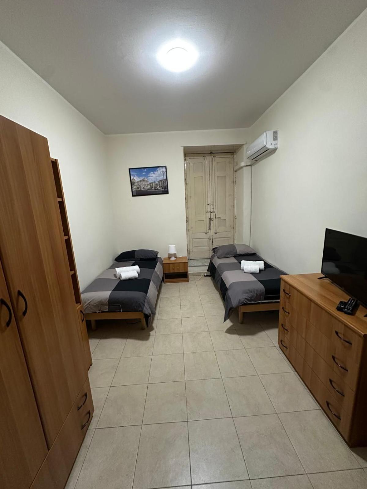 Agata House Hotel คาตาเนีย ภายนอก รูปภาพ